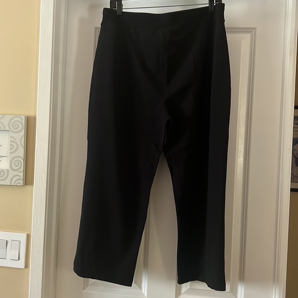 Chicos crop black pant. Great for Spring and Summer! Size 2 like a 12/14. - Picture 2 of 4